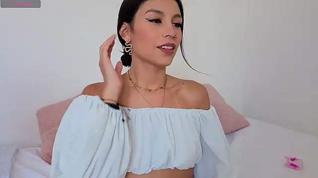 PIA STONE online show from March 4, 2026, 8:05 pm