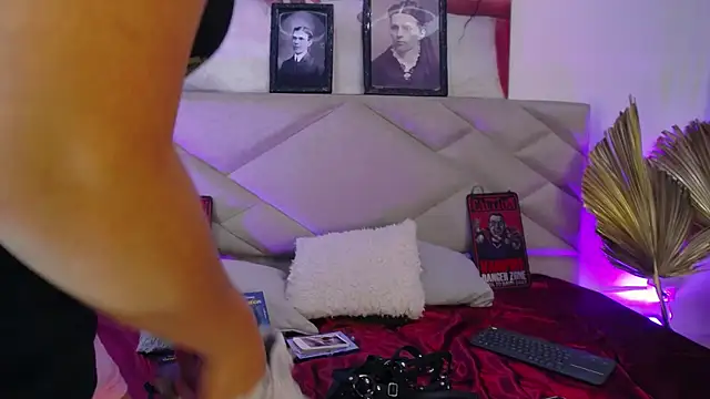 Snapshot of SabinaMerchetti chatting on September 25, 2025, 3:01 am SabinaMerchetti online show from September 25, 2025, 3:01 am