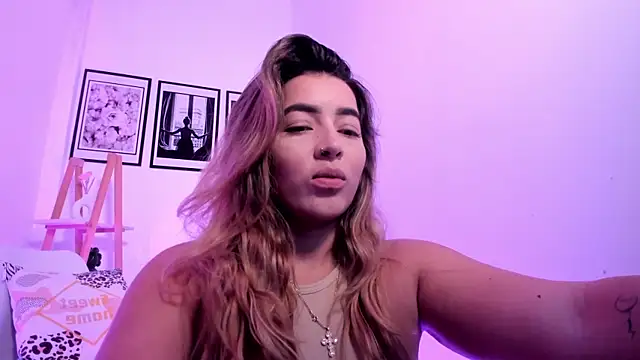 sofihill01 online show from May 24, 2026, 7:58 pm