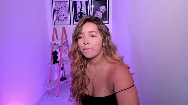 Snapshot of sofihill01 chatting on October 4, 2025, 9:05 pm sofihill01 online show from October 4, 2025, 9:05 pm