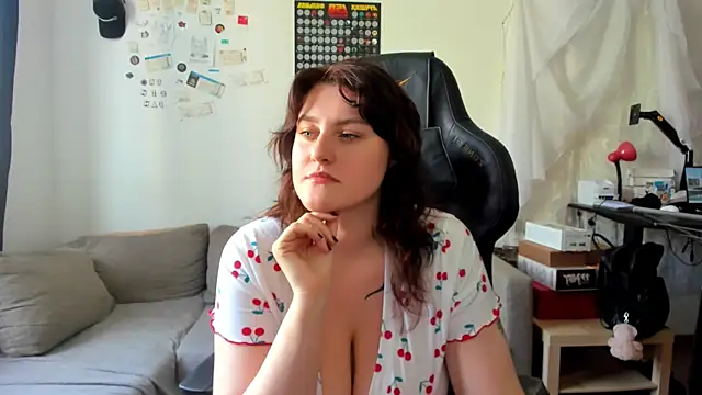 KiraKoval online show from May 7, 2026, 1:36 pm