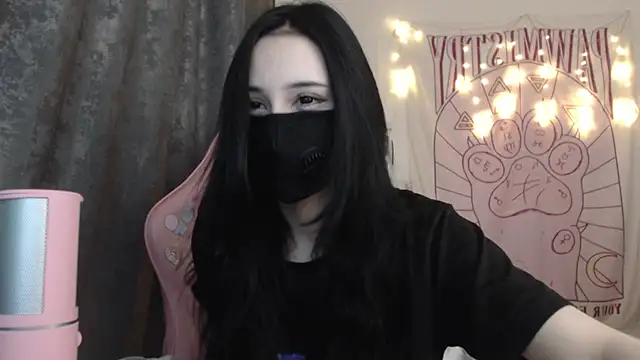 Snapshot of Holy420lolii chatting on December 8, 2024, 1:25 pm Holy420lolii online show from December 8, 2024, 1:25 pm