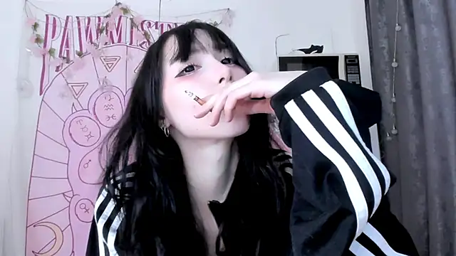 Snapshot of Holy420lolii chatting on May 24, 2026, 2:50 pm Holy420lolii online show from May 24, 2026, 2:50 pm