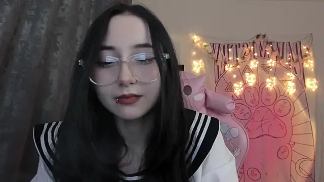 Snapshot of Holy420lolii chatting on March 13, 2025, 5:39 pm Holy420lolii online show from March 13, 2025, 5:39 pm