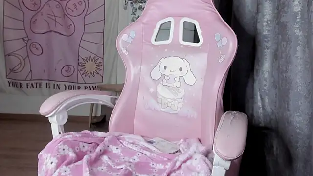 Holy420lolii online show from November 10, 2025, 6:35 pm