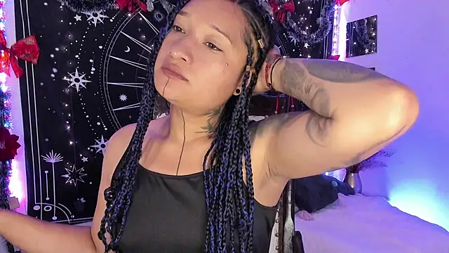 Eva Lee  online show from December 5, 2025, 9:41 am