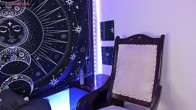 Eva Lee  online show from October 21, 2025, 9:41 am