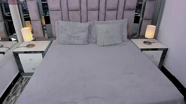 Snapshot of EMMAHILL1 chatting on October 19, 2025, 11:13 am EMMAHILL1 online show from October 19, 2025, 11:13 am