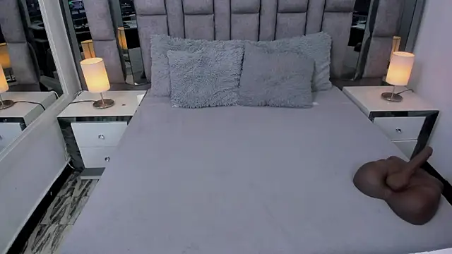 Snapshot of EMMAHILL1 chatting on September 28, 2025, 11:50 am EMMAHILL1 online show from September 28, 2025, 11:50 am