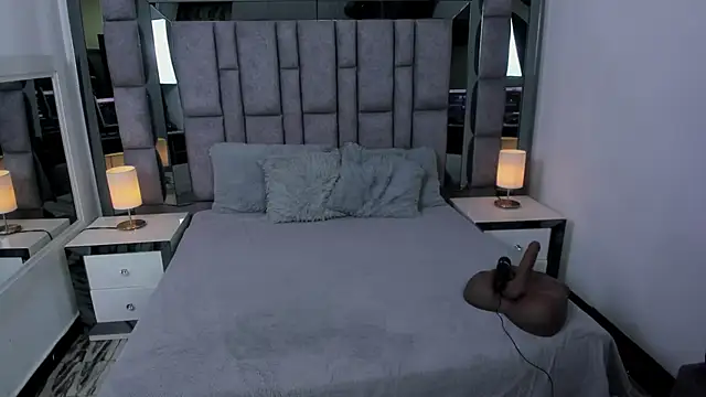 EMMAHILL1 online show from November 10, 2025, 11:15 am