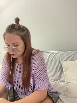 lovebellagrey online show from May 7, 2026, 1:25 pm
