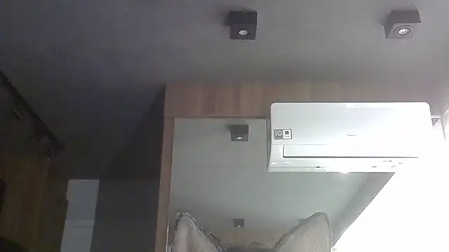 Skinny-Kitten online show from November 8, 2025, 1:47 pm