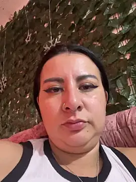 Snapshot of Abril_Luv chatting on March 5, 2025, 10:32 pm Abril Luv online show from March 5, 2025, 10:32 pm