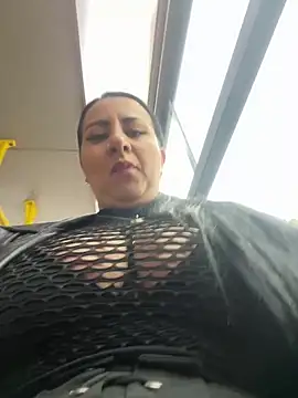 Snapshot of Abril_Luv chatting on March 6, 2025, 12:19 pm Abril Luv online show from March 6, 2025, 12:19 pm