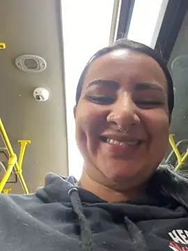 Abril Luv online show from February 27, 2026, 12:33 am