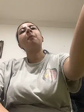 Snapshot of Abril_Luv chatting on September 23, 2025, 1:12 am Abril Luv online show from September 23, 2025, 1:12 am