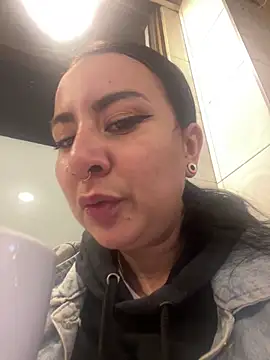 Snapshot of Abril_Luv chatting on September 27, 2025, 12:17 am Abril Luv online show from September 27, 2025, 12:17 am