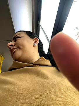 Snapshot of Abril_Luv chatting on October 2, 2025, 12:19 pm Abril Luv online show from October 2, 2025, 12:19 pm