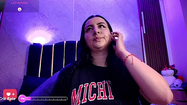 Abril Luv online show from November 15, 2025, 10:52 am