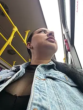 Abril Luv online show from March 27, 2026, 12:06 pm