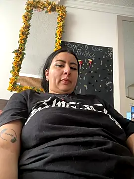 Snapshot of Abril_Luv chatting on October 18, 2025, 12:51 pm Abril Luv online show from October 18, 2025, 12:51 pm