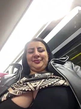 Snapshot of Abril_Luv chatting on October 8, 2025, 12:56 am Abril Luv online show from October 8, 2025, 12:56 am