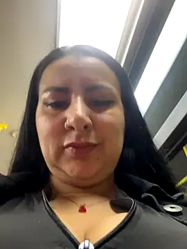 Snapshot of Abril_Luv chatting on October 9, 2025, 1:17 am Abril Luv online show from October 9, 2025, 1:17 am