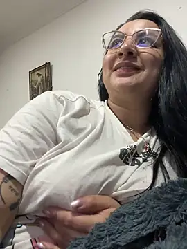 Abril Luv online show from November 20, 2025, 1:28 am