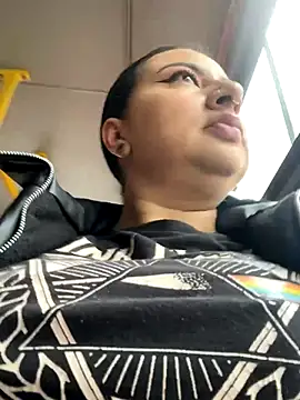 Snapshot of Abril_Luv chatting on October 7, 2025, 12:17 pm Abril Luv online show from October 7, 2025, 12:17 pm