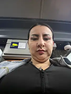 Abril Luv online show from December 20, 2025, 12:46 am