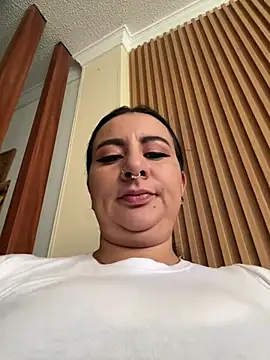 Abril Luv online show from April 2, 2026, 1:07 pm