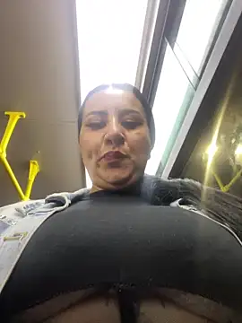 Snapshot of Abril_Luv chatting on March 13, 2025, 12:37 am Abril Luv online show from March 13, 2025, 12:37 am