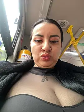 Snapshot of Abril_Luv chatting on March 21, 2025, 12:06 pm Abril Luv online show from March 21, 2025, 12:06 pm
