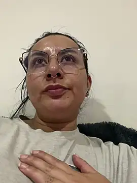 Snapshot of Abril_Luv chatting on March 7, 2025, 12:01 pm Abril Luv online show from March 7, 2025, 12:01 pm
