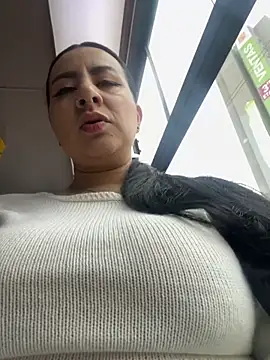 Snapshot of Abril_Luv chatting on September 18, 2025, 12:08 pm Abril Luv online show from September 18, 2025, 12:08 pm