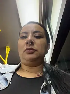 Snapshot of Abril_Luv chatting on October 15, 2025, 1:04 am Abril Luv online show from October 15, 2025, 1:04 am