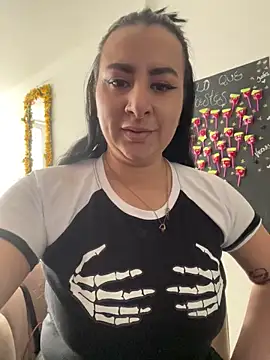 Snapshot of Abril_Luv chatting on September 15, 2025, 1:00 pm Abril Luv online show from September 15, 2025, 1:00 pm
