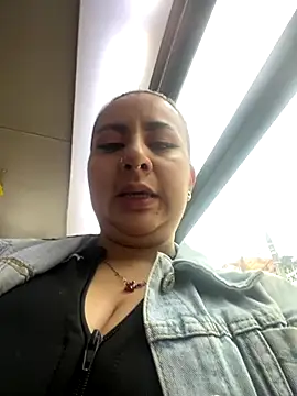 Snapshot of Abril_Luv chatting on October 17, 2025, 12:18 pm Abril Luv online show from October 17, 2025, 12:18 pm