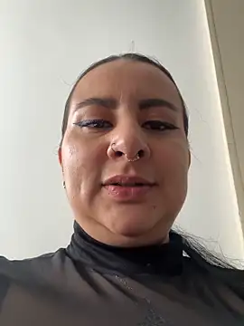 Abril Luv online show from February 17, 2026, 1:19 pm