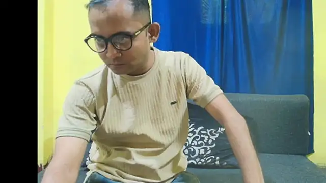 Cute boy2000 online show from November 18, 2025, 5:44 am