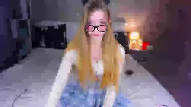ShyBerryNelly online show from December 4, 2024, 7:00 am
