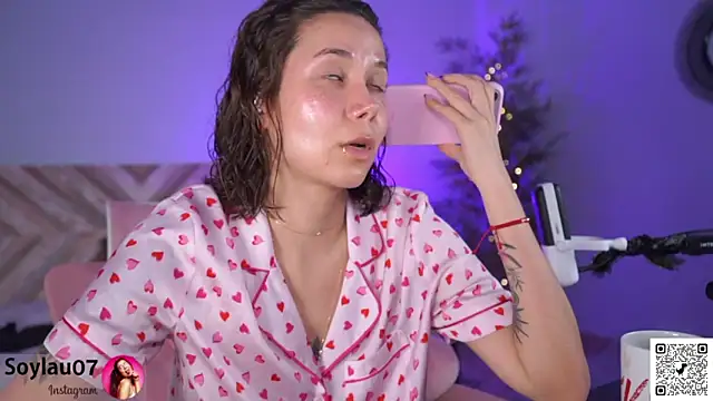 imjess01 online show from April 16, 2026, 3:35 pm