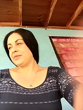 Juli Castillo8 online show from September 29, 2025, 1:50 pm