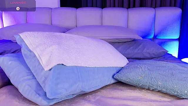 sweetieluna01 online show from March 13, 2026, 1:43 am