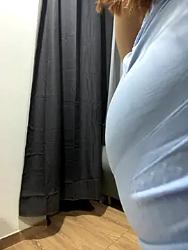 Snapshot of LuceroRm chatting on October 31, 2025, 5:04 am LuceroRm online show from October 31, 2025, 5:04 am