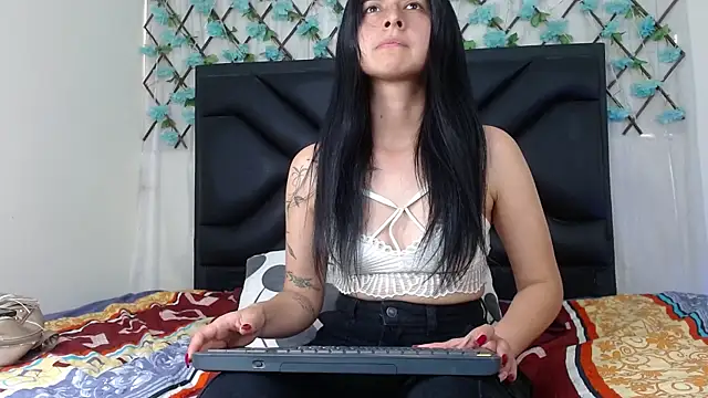 Snapshot of EmmaWilliamss chatting on November 7, 2025, 8:13 pm EmmaWilliamss online show from November 7, 2025, 8:13 pm