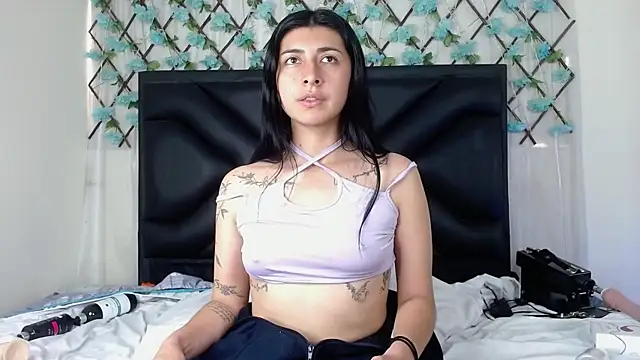 Snapshot of EmmaWilliamss chatting on November 15, 2025, 6:01 pm EmmaWilliamss online show from November 15, 2025, 6:01 pm