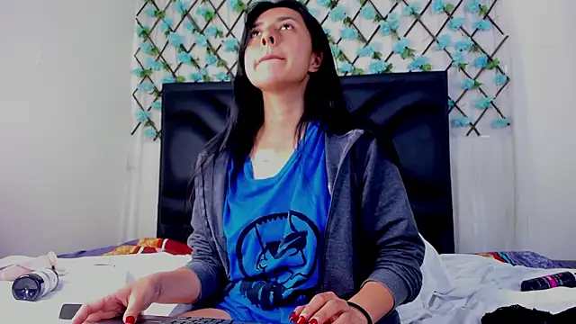 EmmaWilliamss online show from March 26, 2026, 1:53 pm