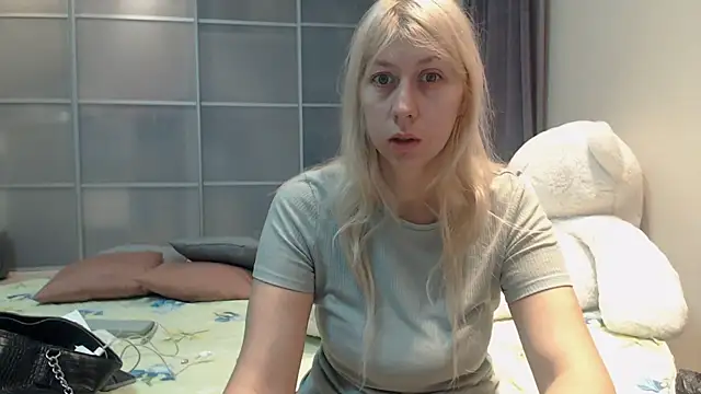 Snapshot of KyliePag chatting on October 11, 2025, 7:53 am KyliePag online show from October 11, 2025, 7:53 am