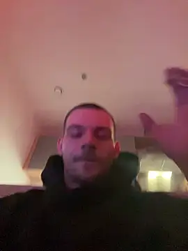 Snapshot of Z1uk chatting on January 11, 2026, 2:29 am Z1uk online show from January 11, 2026, 2:29 am